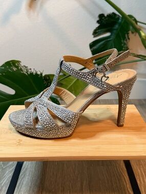 Thalia Sodi Verrda2 Rhinestone Platform Heels Silver Sparkle Sandals Size 9